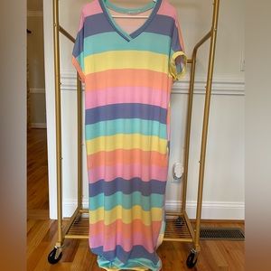 Lace Cactus Boutique multi-colored maxi t-shirt dress w/pockets